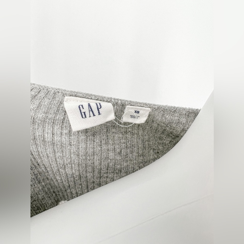 GAP Gray and white stripped sweater - Picture 2 of 3